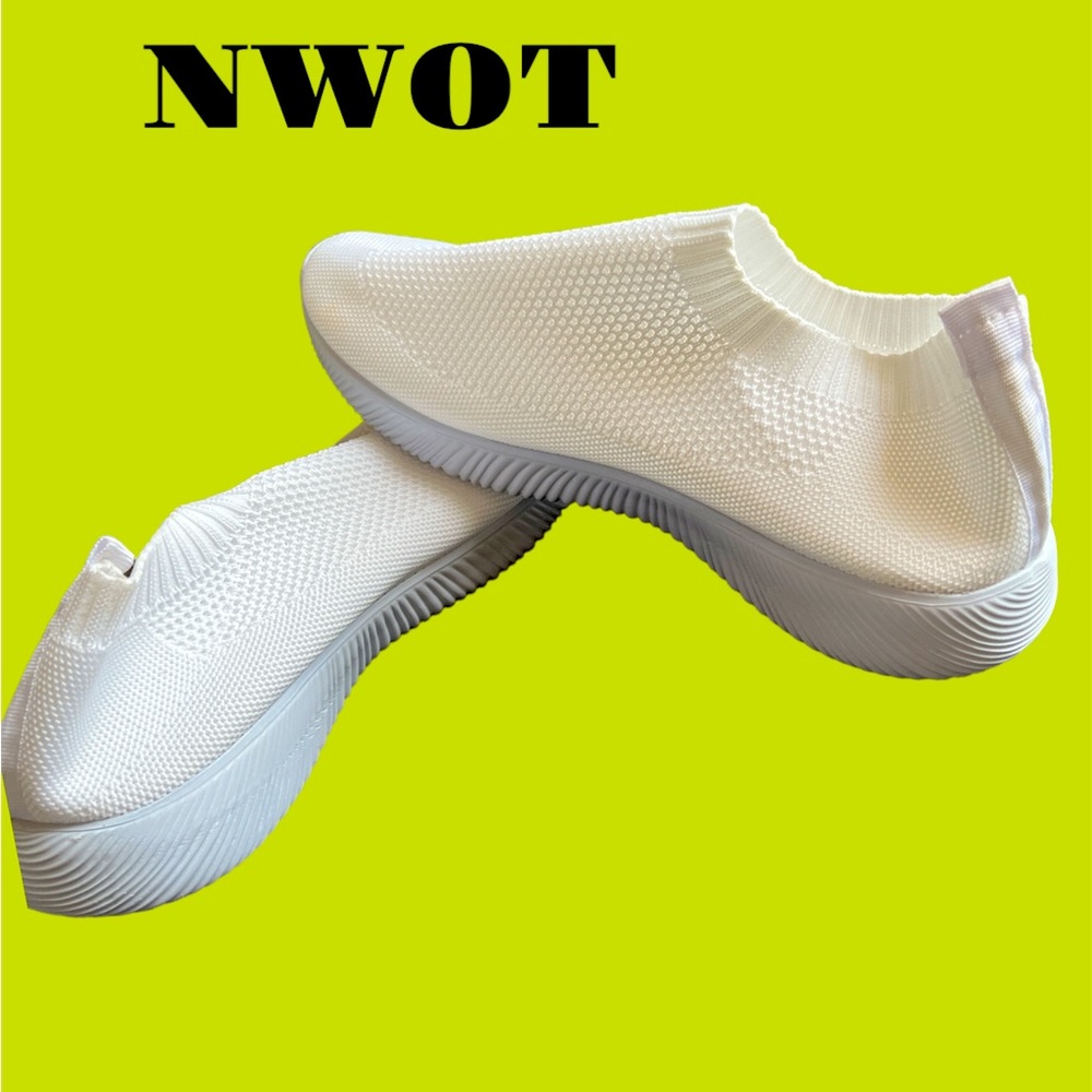 ❤️❤️NWOT! Women’s feather-lite slip in shoe. Size 42/43❤️❤️